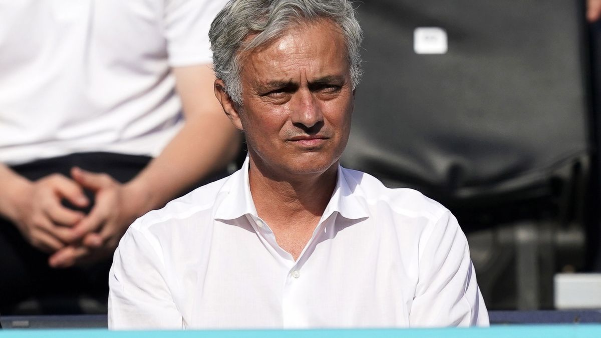 La intranquilidad de José Mourinho por no recibir una oferta que le saque del paro