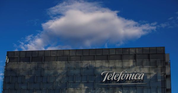 Foto: Exterior de la sede de Telefónica. (Reuters)