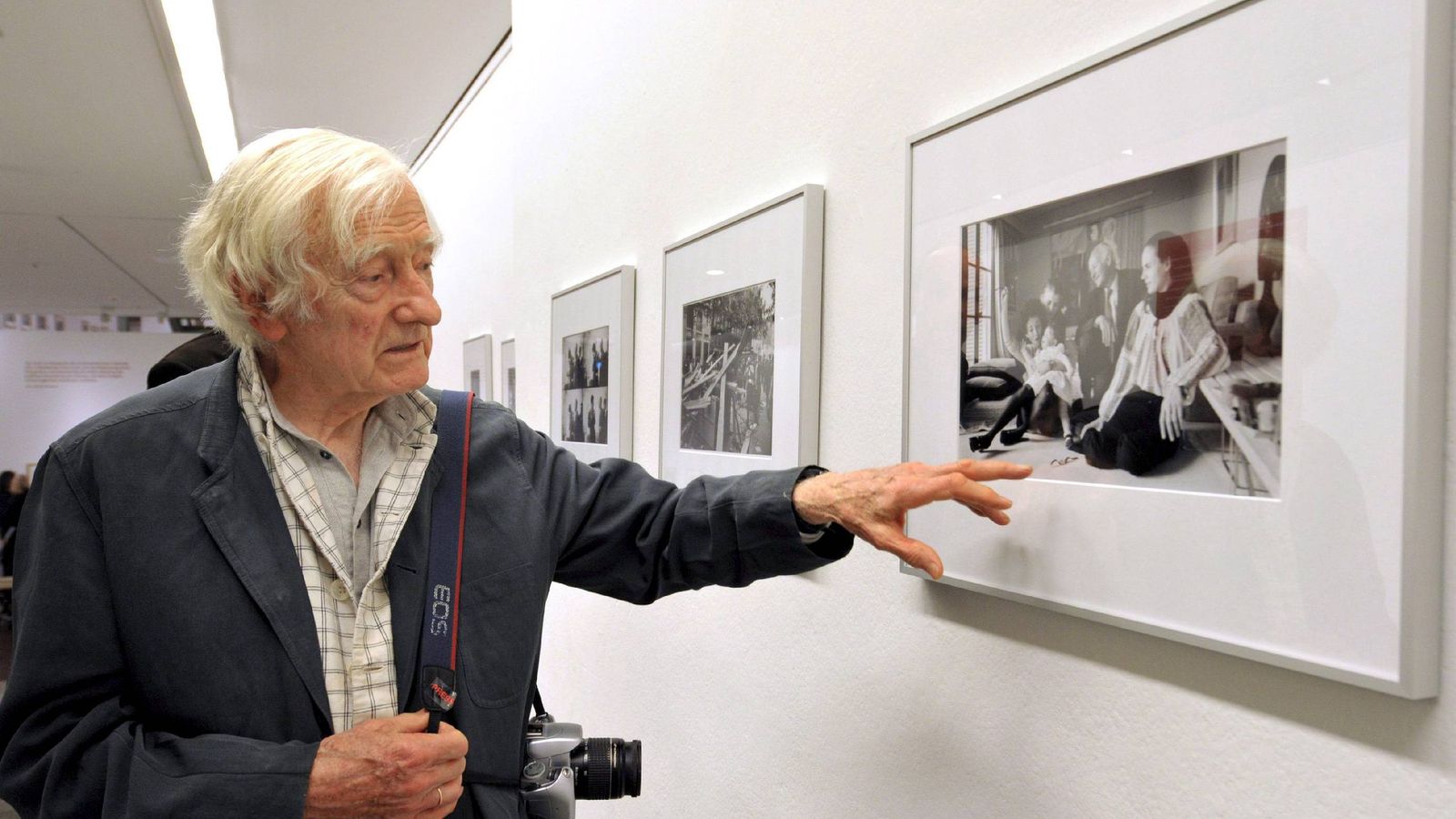 Foto: Marc Riboud en una exposición en Alemania en 2009 (Efe)