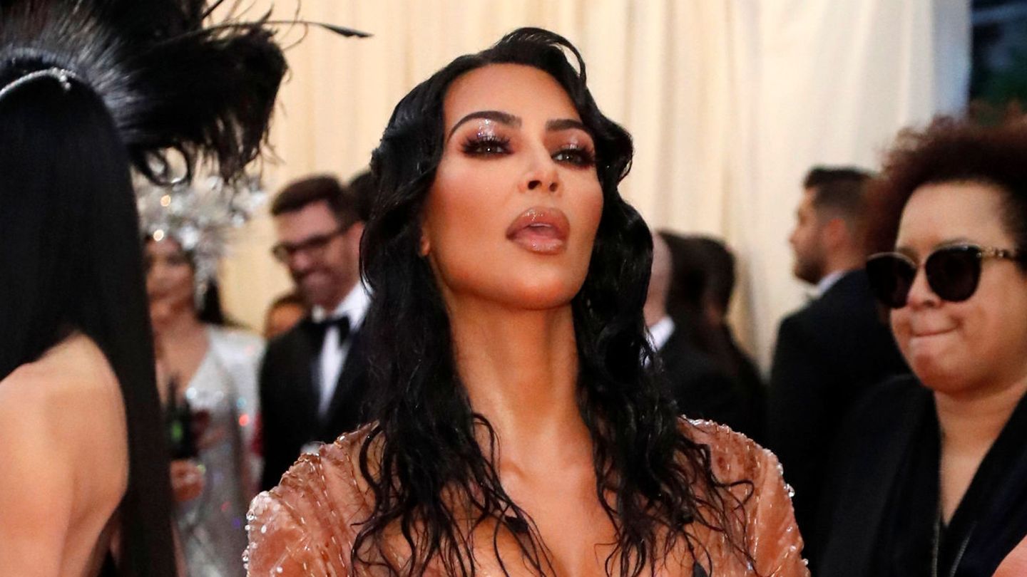 El maquillaje de Kim Kardashian en la Met Gala de 2019 encaja con la estructura del halo makeup. (Reuters/Mario Anzuoni)