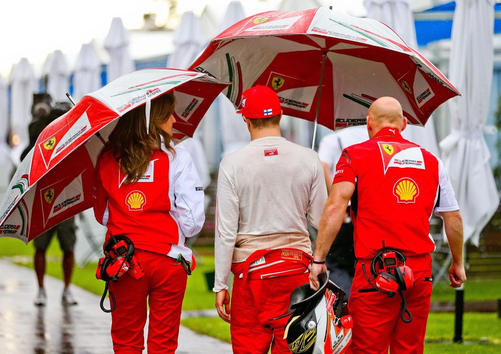 Foto: Kimi Raikkonen abandonando la pista de Australia.