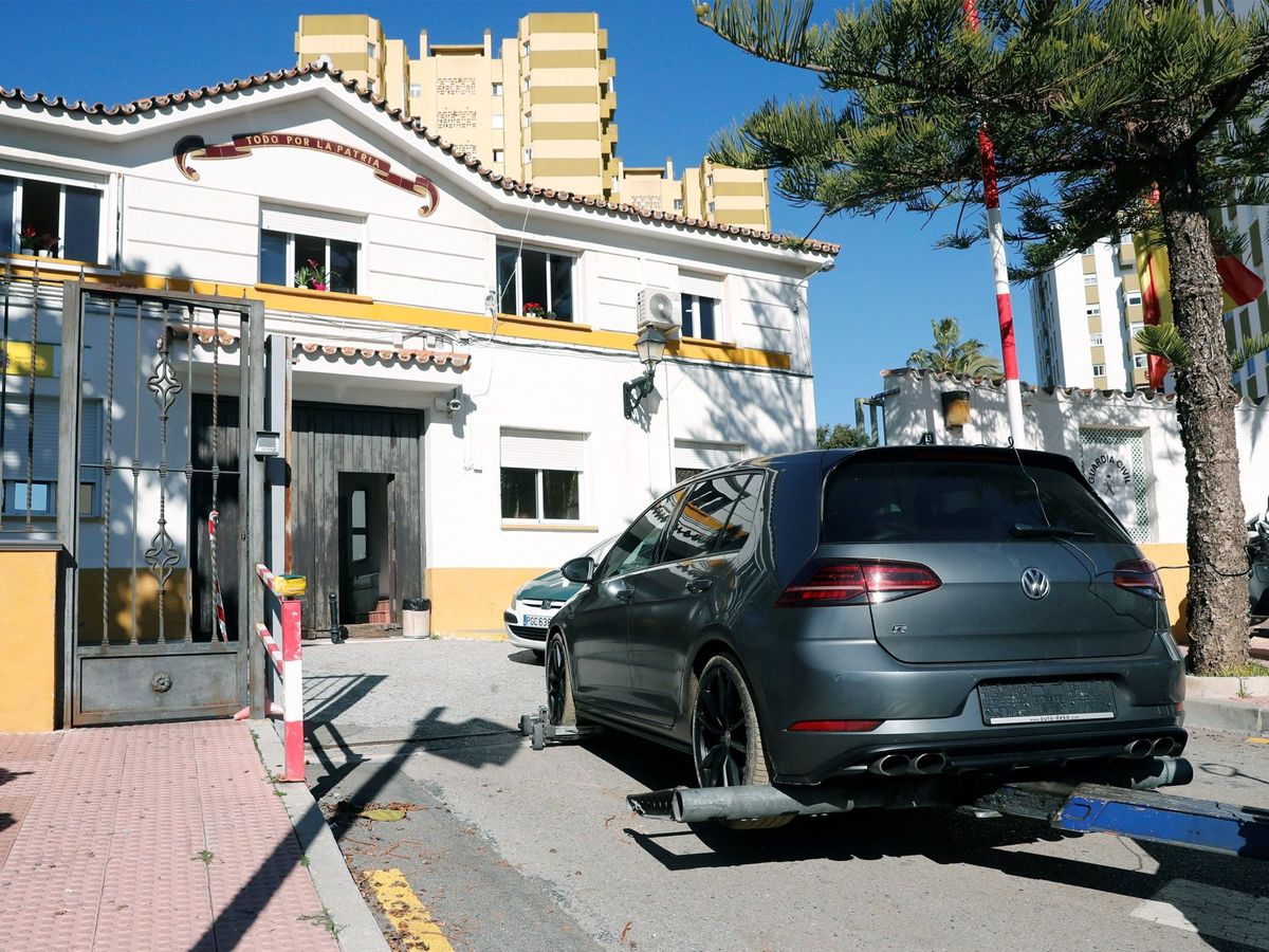 Foto: Coche en el que huyó el presunto atacante de Cártama (Málaga). (EFE)