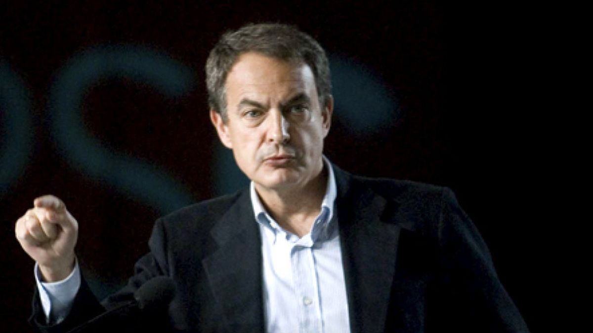 Zapatero pide auxilio al mundo del dinero tras el manifiesto de los empresarios al Rey
