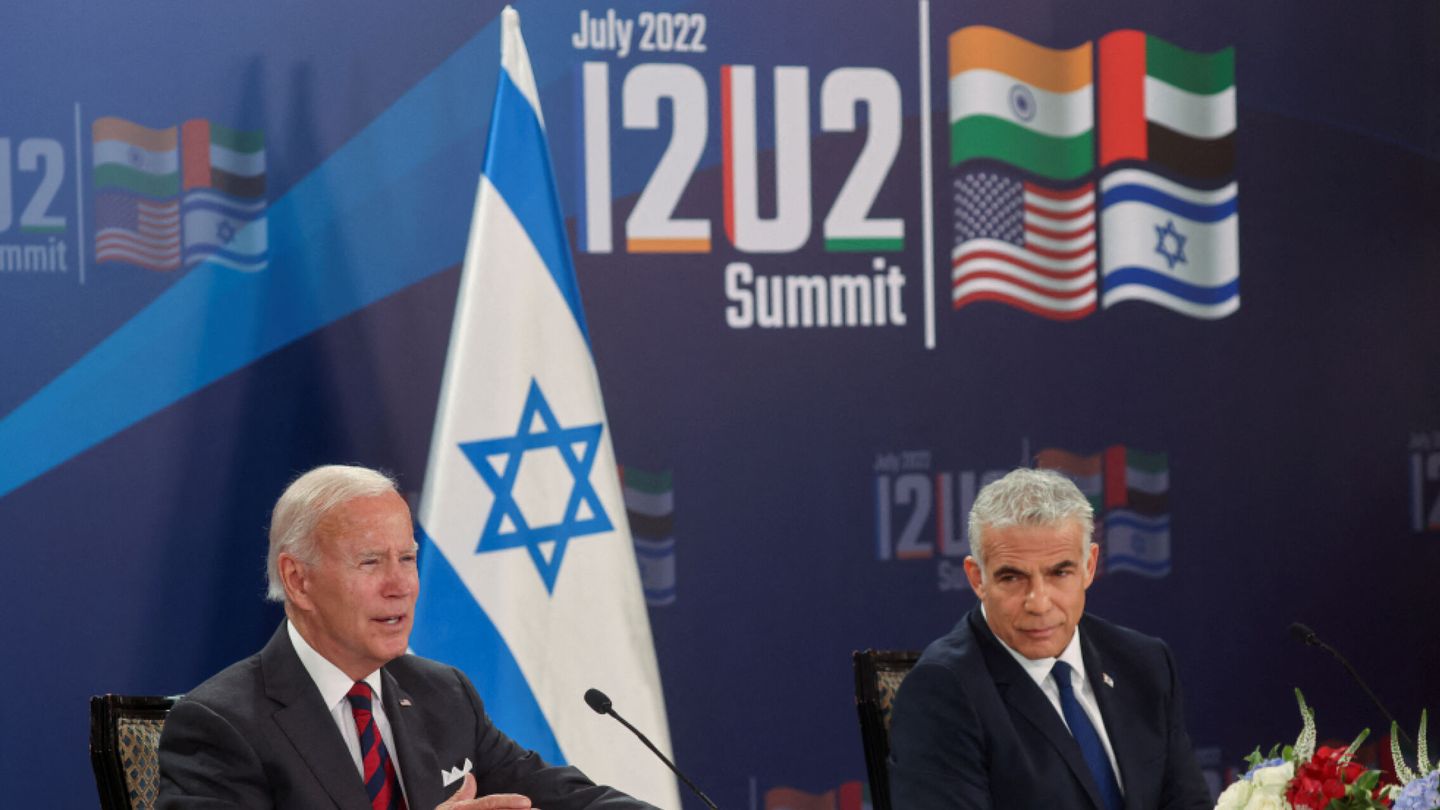 El presidente de EEUU, Joe Biden, y el entonces primer ministro de Israel, Yair Lapid, durante la cumbre del I2U2 en julio de 2022. (Reuters)
