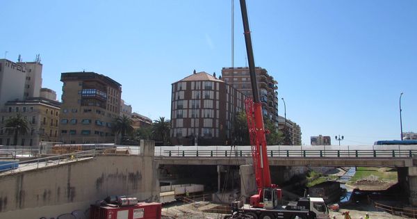Foto: Obras del Metro de Málaga en el puente de Tetuán.