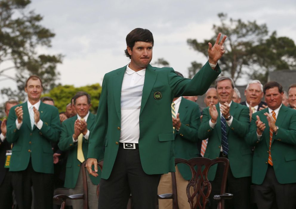 Foto: Bubba Watson posa con la 'chaqueta verde' que le acredita como ganador del Masters de Augusta.