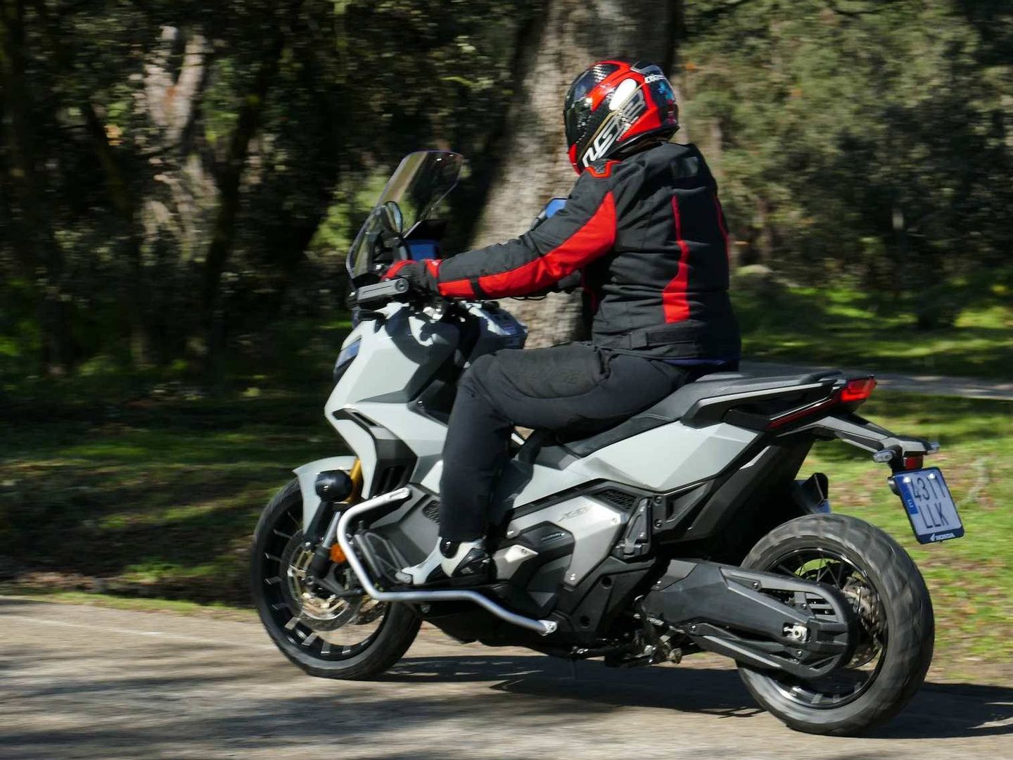 La X-ADV es una moto confortable y capaz, lista para todo.