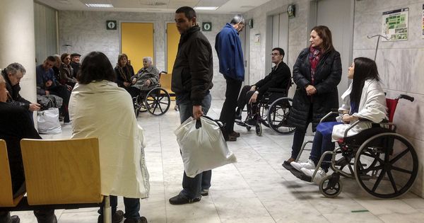 Foto: Sala de espera de Urgencias de un hospital. (EFE)
