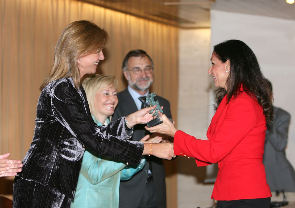 Foto: La infanta Cristina entrega un premio Imserso a Esther Koplowitz en 2008 (I.C.)