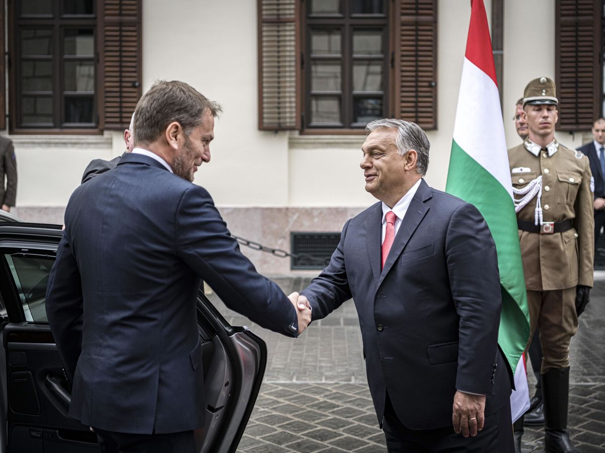Foto: Viktor Orbán con el primer ministro eslovaco, Igor Matovic. (Reuters)