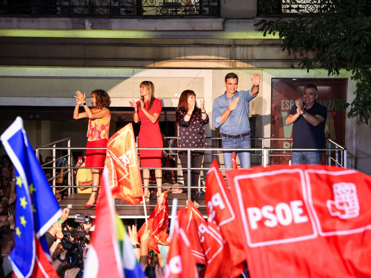 Foto: Así fue la fiesta con la que celebró el PSOE la noche electoral: de sonar 'Verano azul' a pinchar 'Perra', de Rigoberta Bandini (REUTERS/Nacho Doce)