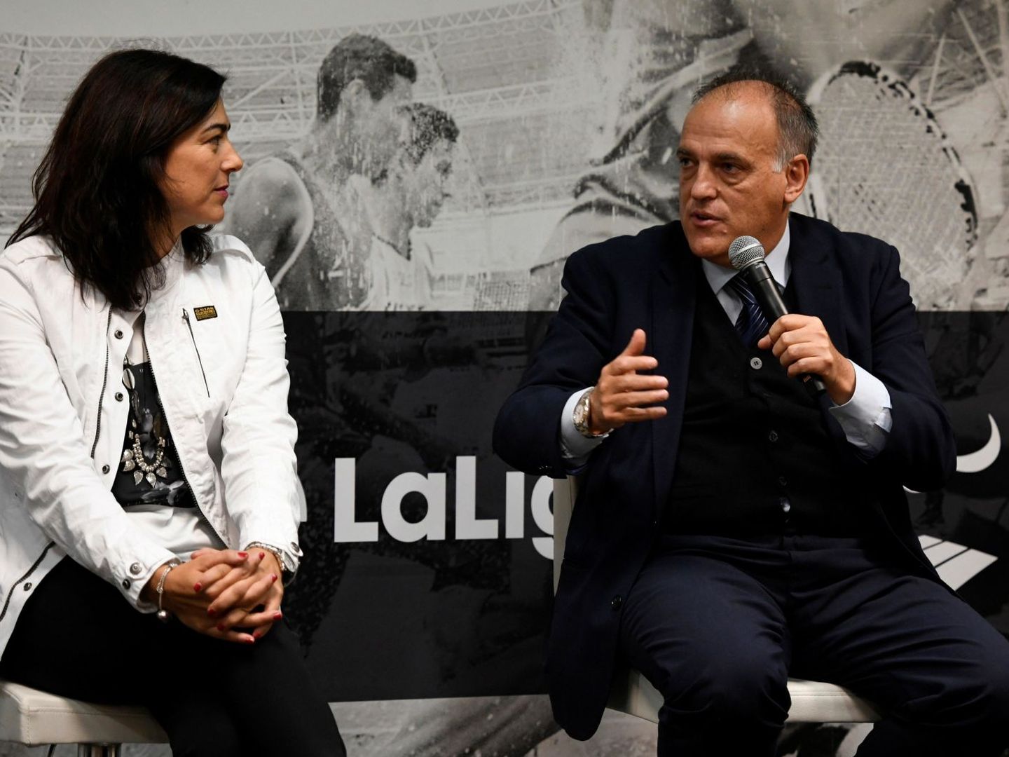 María José Rienda, junto a Javier Tebas, durante la presentación de la Oficina de Estrategia Internacional del Deporte. (EFE)