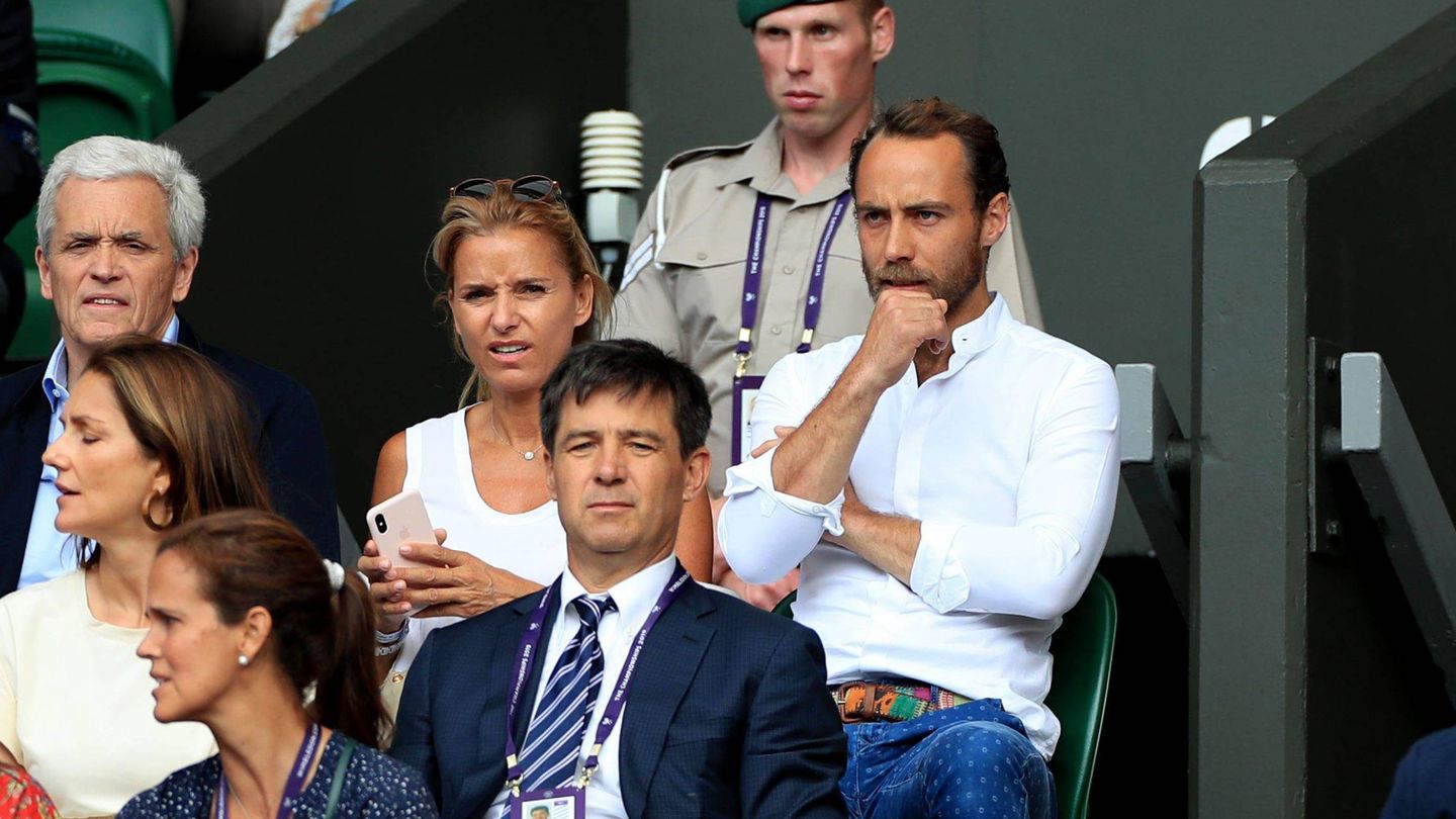 James Middleton y Alizee Thevenet,  durante un partido de Wimbledon. (Cordon Press)