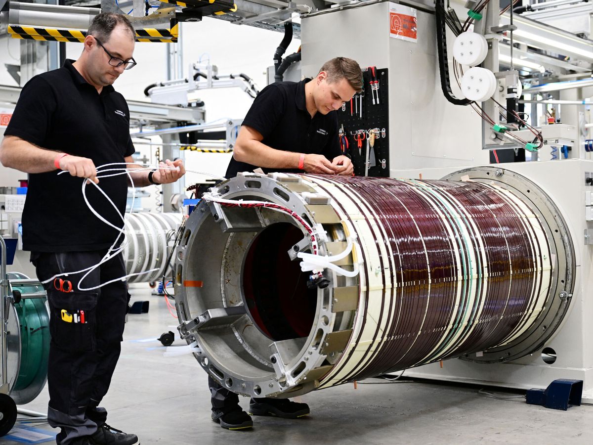 Foto: Empleados de la empresa Siemens, en julio de 2024. (Reuters/Angelika Warmuth)
