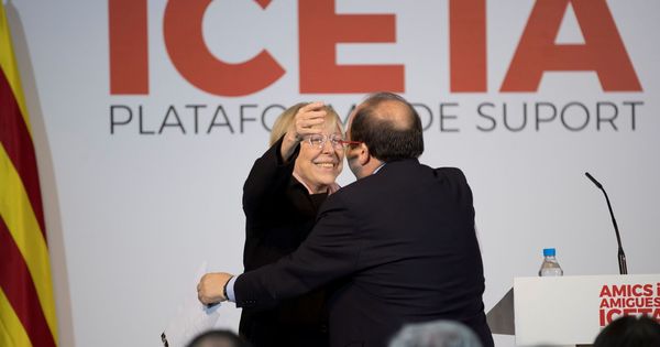 Foto: Miquel Iceta abraza a Rosa Maria Sardà en el acto de presentación de la plataforma de apoyo a su candidatura, este 26 de noviembre en Barcelona. (EFE)