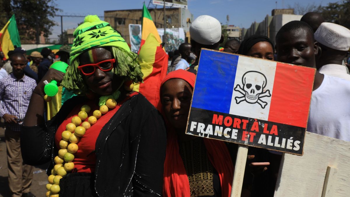 Los 'condenados de la tierra' se rebelan: Francia ya es el país más odiado de África Occidental