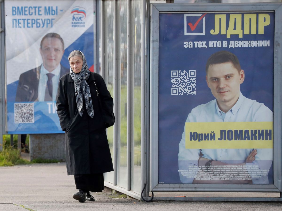 Foto: Cartel de elecciones a la Duma. (EFE)