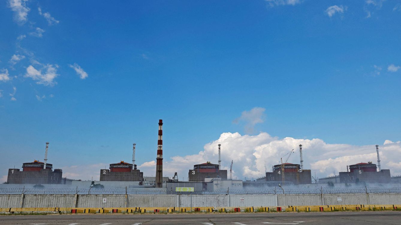 Foto: Cinco de los reactores de la planta nuclear de Zaporiyia. (Reuters)
