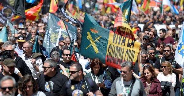 Foto: Manifestación por la equiparación salarial en Madrid, el pasado mayo (EFE)