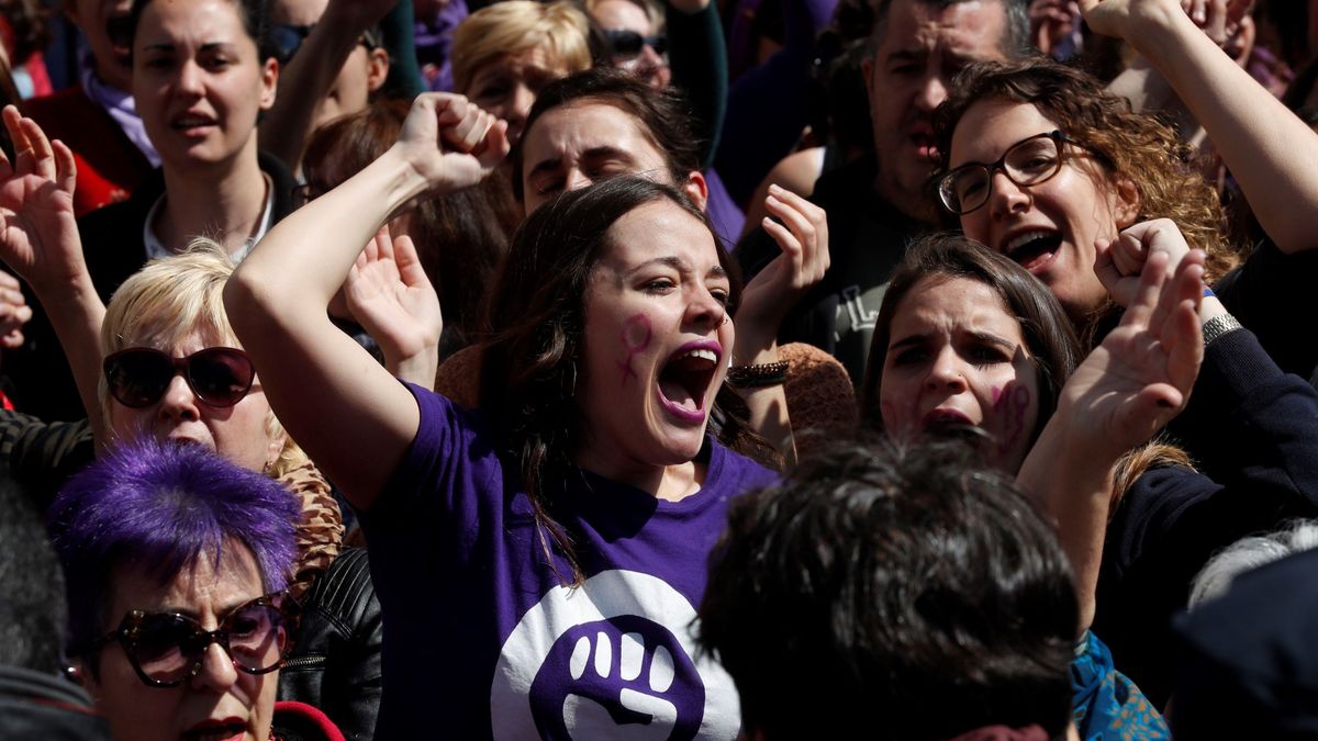 Mucho feminismo en Sol y el 'entourage' se asusta