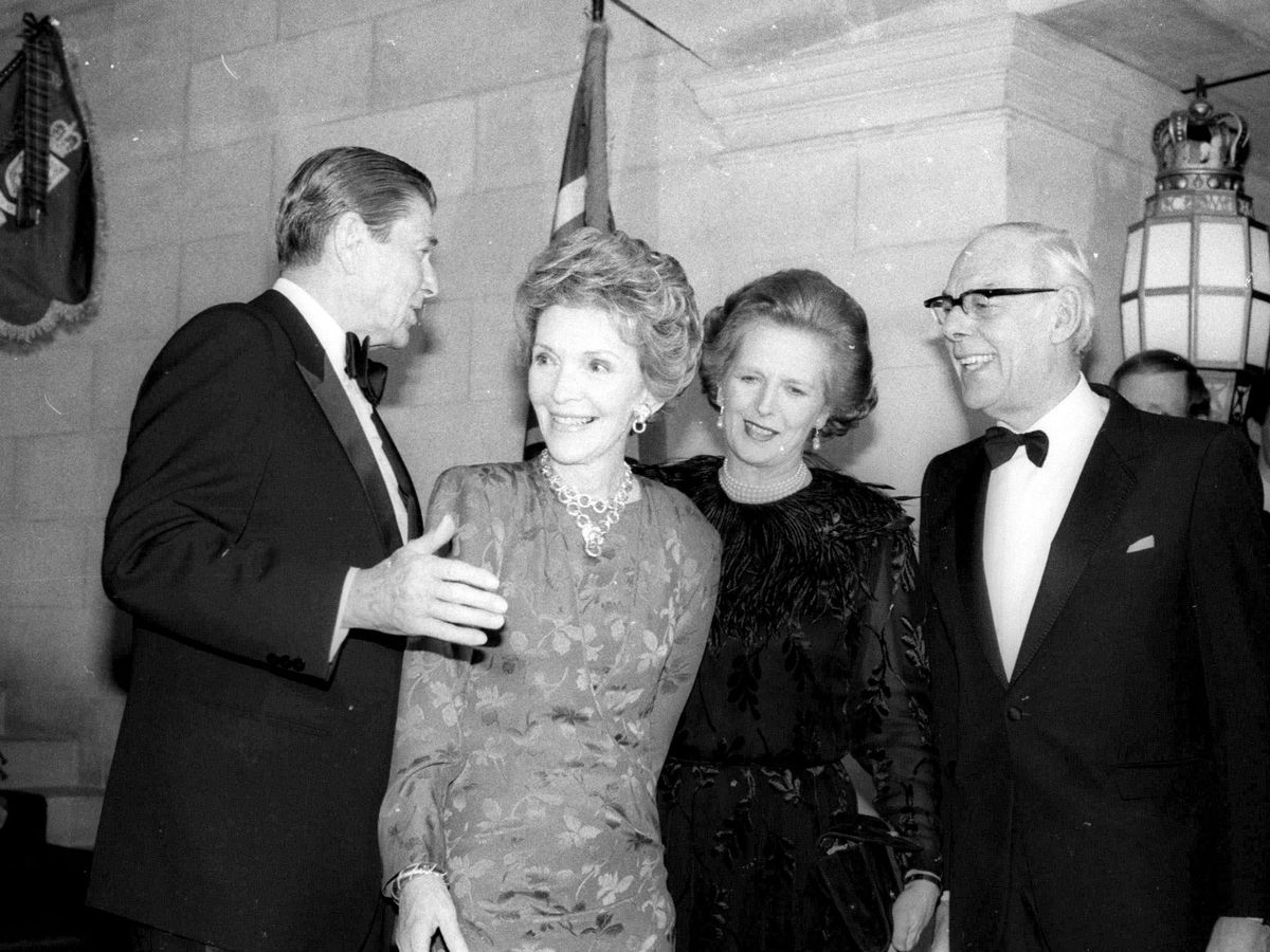 Foto: Reagan y su esposa junto a Margaret Thatcher y su marido, Denis. (Reuters)