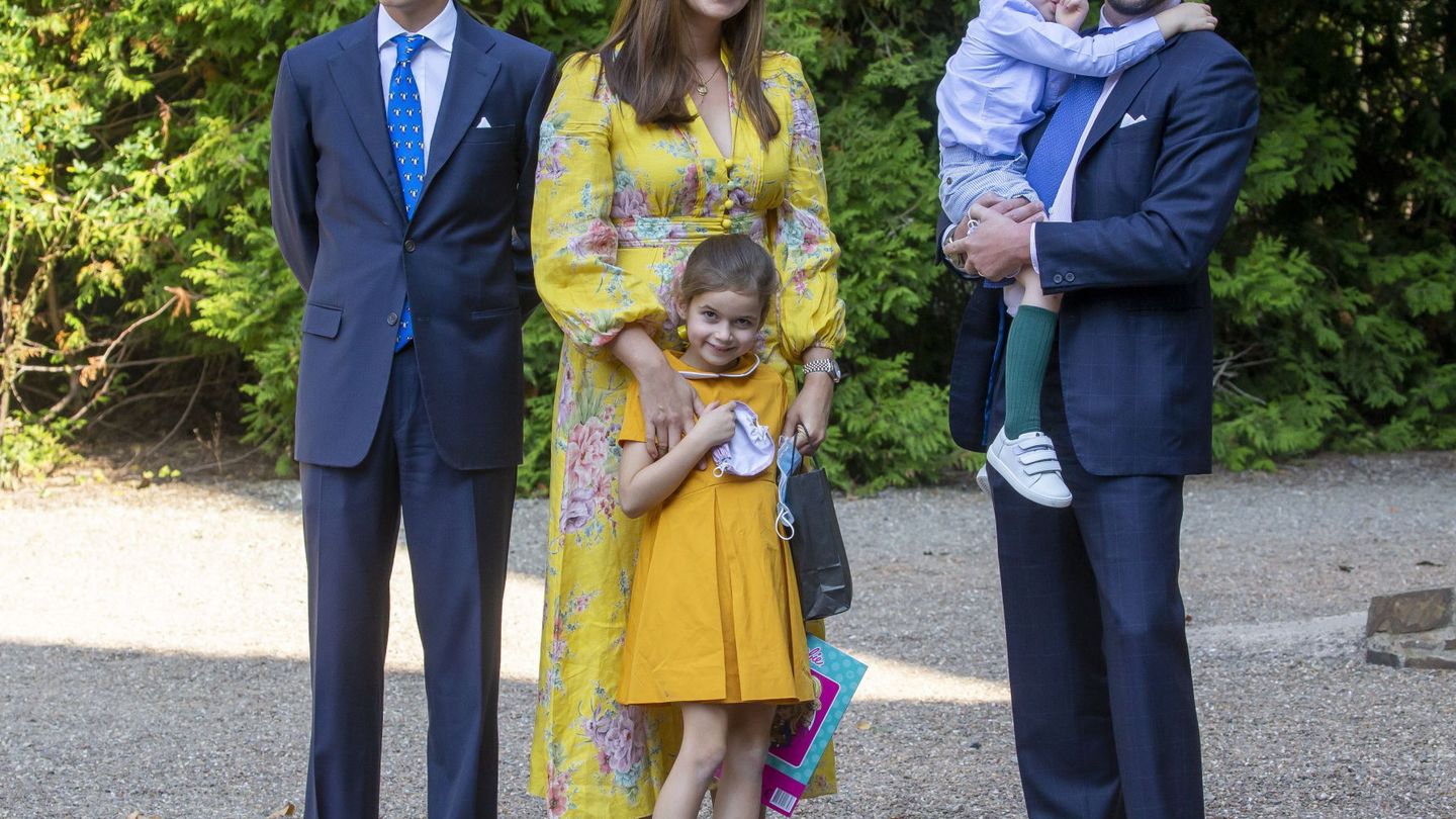 El príncipe Louis, la princesa Claire y el príncipe Félix de Luxemburgo junto a la princesa Amalia y el príncipe Liam. (EFE)