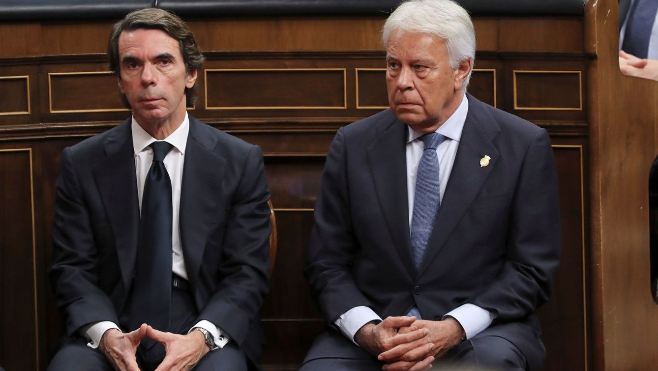 José María Aznar y Felipe González en el cuarenta aniversario de la Constitución. (EFE)