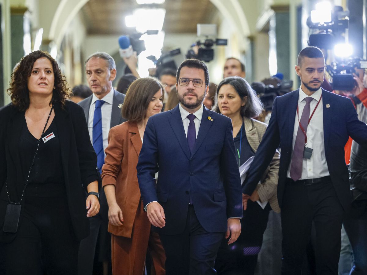 Foto: Pere Aragonès a su llegada al Senado este jueves. (EFE/Daniel González)
