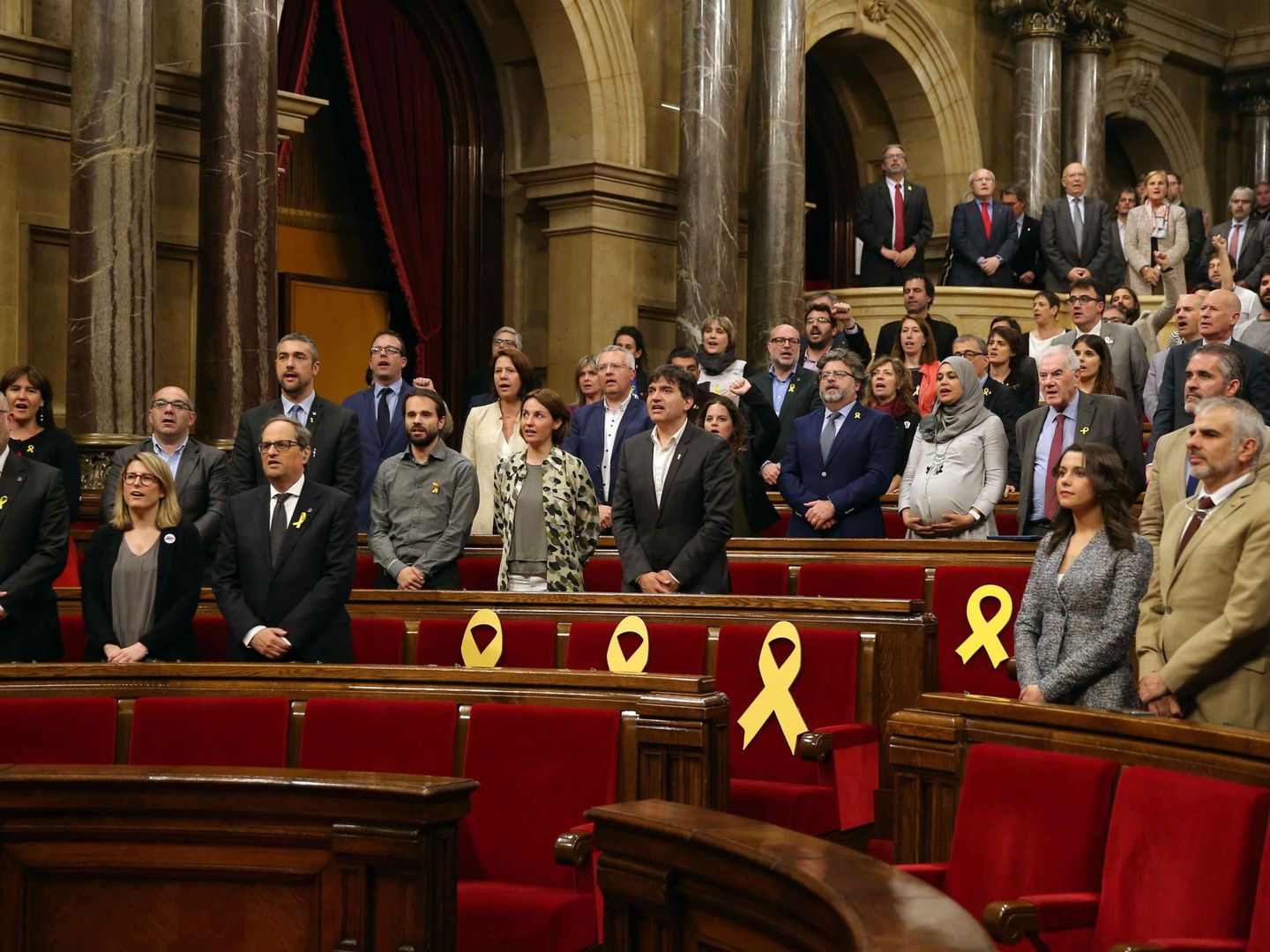 Canto de 'Els Segadors' en el Parlament de Catalunya. (EFE)