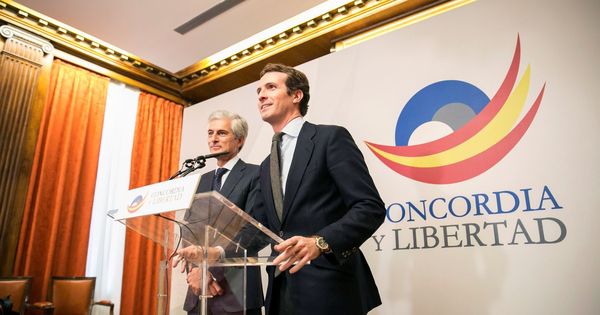 Foto: El presidente del Partido Popular, Pablo Casado (d), y el presidente de la Fundación Concordia y Libertad, Adolfo Suárez Illana. (EFE)