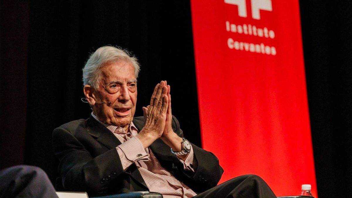 Primera fotografía de Mario Vargas Llosa tras los rumores sobre su estado de salud