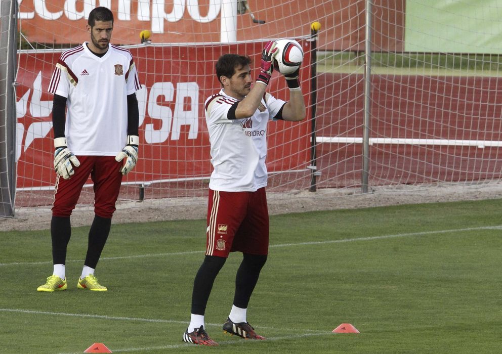 Foto: Kiko Casilla y Casillas, durante un entrenamiento de la Selección (EFE)