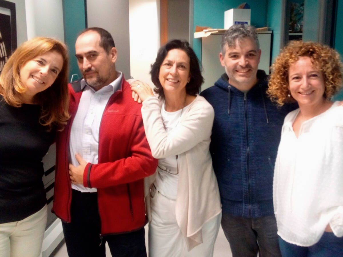 Foto: Cinco de los siete integrantes del equipo del SAVA que opera en la Ciudad de la Justicia de Málaga. (P. D. A.)
