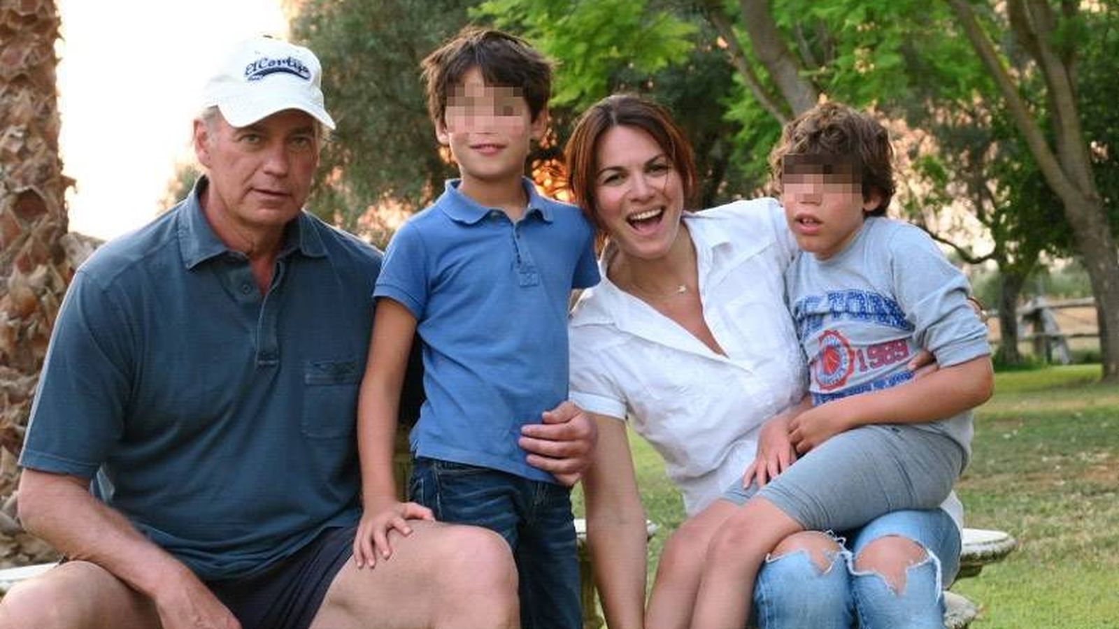 Foto: Bertín, Fabiola y sus hijos, Carlos y Kike