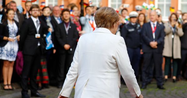 Foto: La canciller Angela Merkel a su llegada a las celebraciones por el Día de la Unificación Alemana, en Mainz, el 3 de octubre de 2017. (Reuters) 