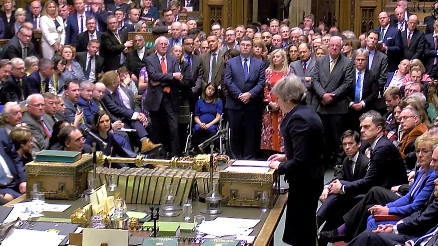 Theresa May se dirige a los diputados tras la votación del acuerdo del Brexit en Westminster. (Reuters) 