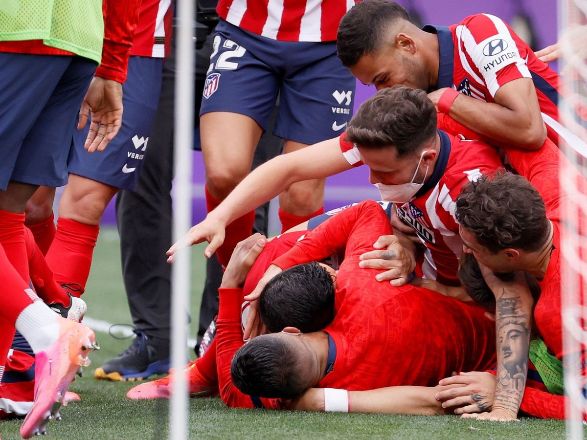Foto: Los jugadores del Atlético de Madrid se abrazan tras la remontada. (EFE)
