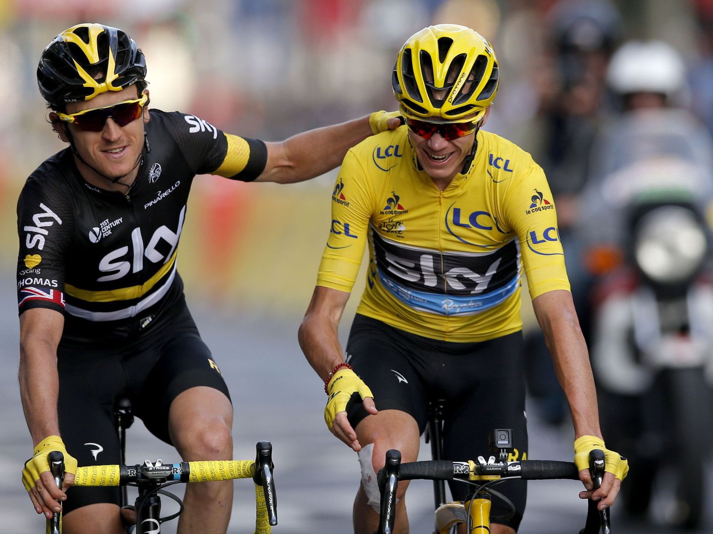 Chris Froome y Geraint Thomas, en la última etapa del Tour 2016. (Efe)