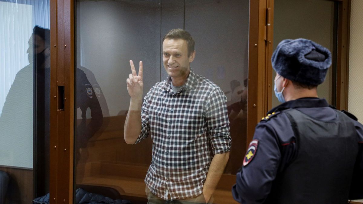 Navalni alerta de estar en peligro por un aislamiento "similar a la tortura" en Rusia