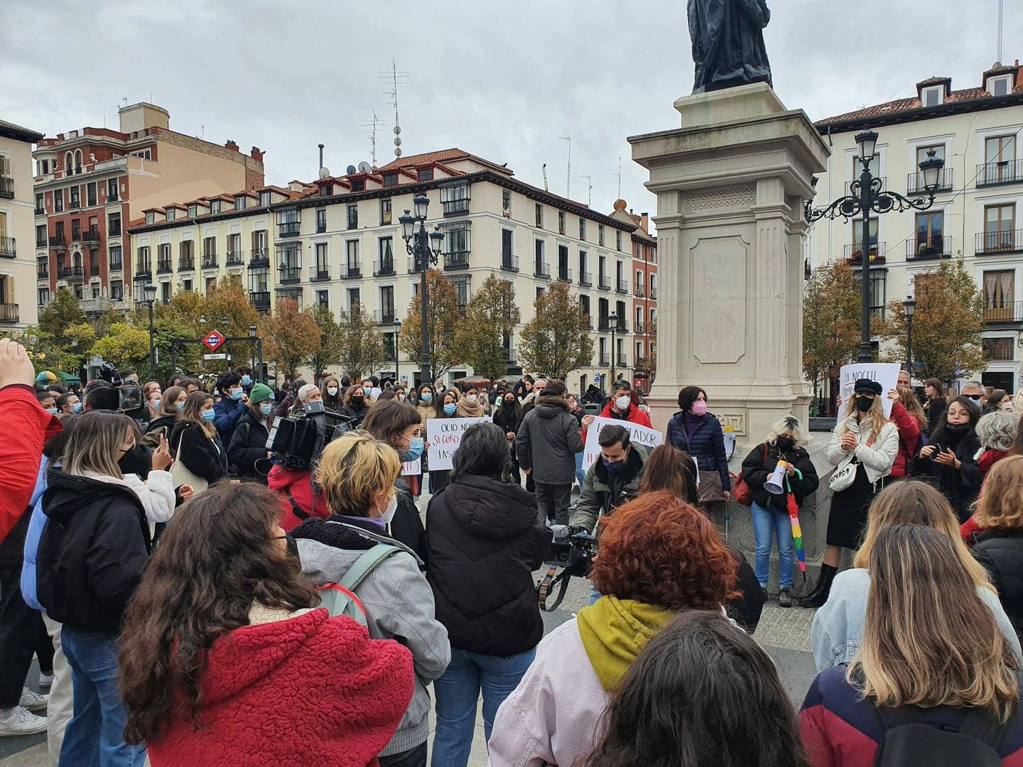 Concentración por el aumento de violaciones a mujeres por sumisión química en Madrid.