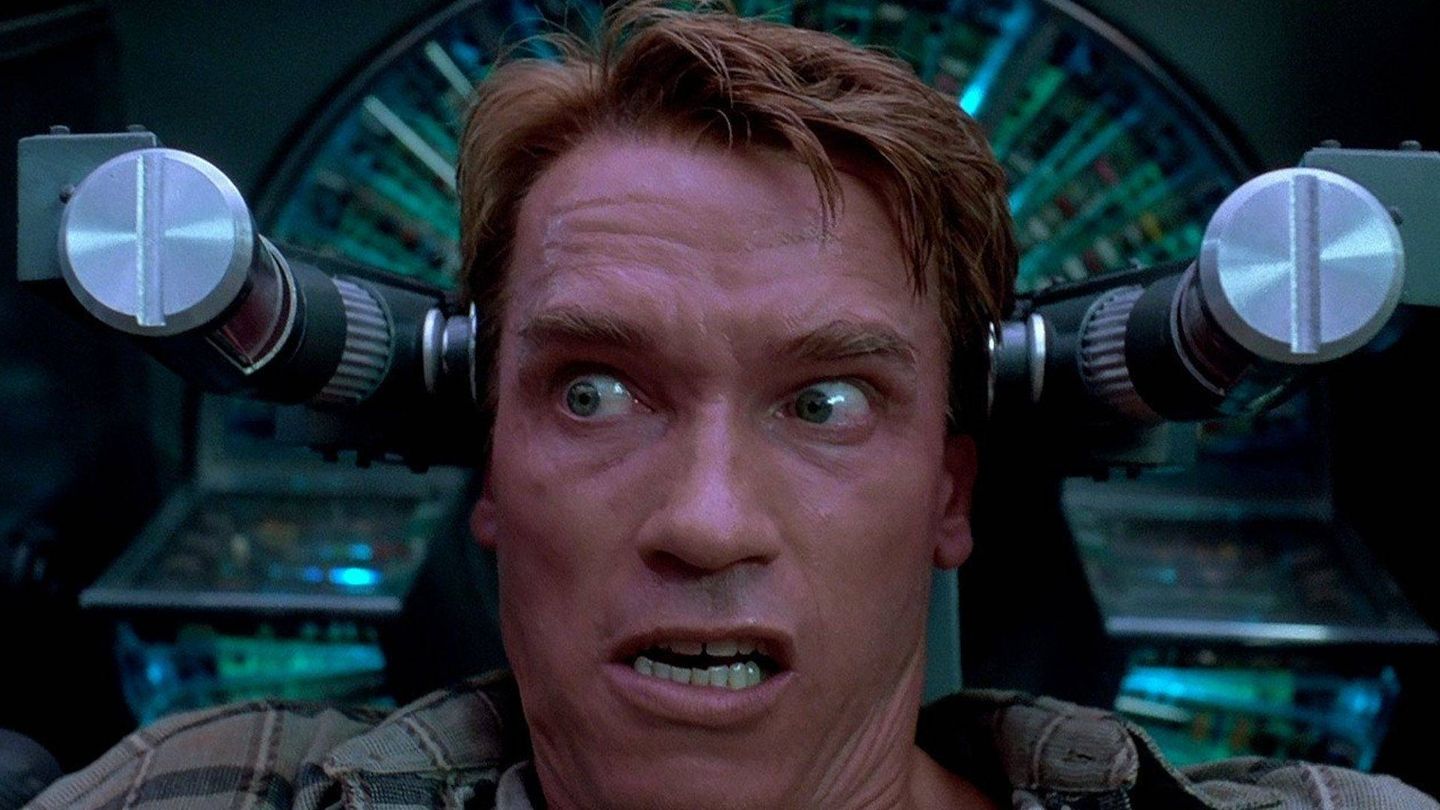 Arnold Schwarzenegger en 'Desafío total'. (Netflix)