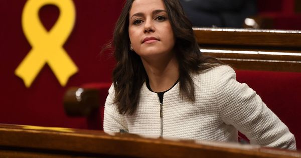 Foto: Inés Arrimadas, en una sesión del Parlamento catalán. (Getty)