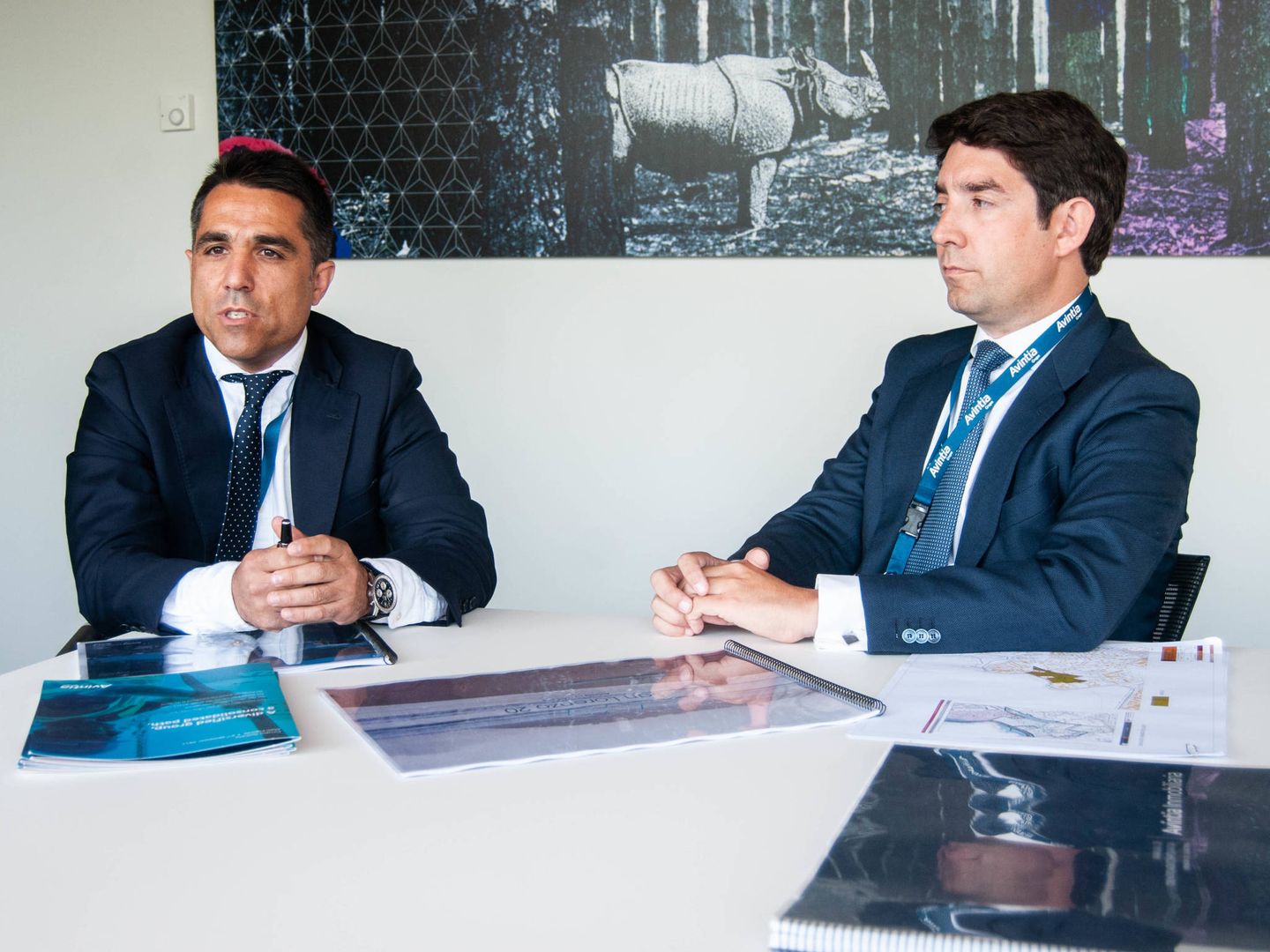 Roberto Campos, director general de Avintia Inmobiliaria, y Juan Carrero, director de negocio inmobiliario.