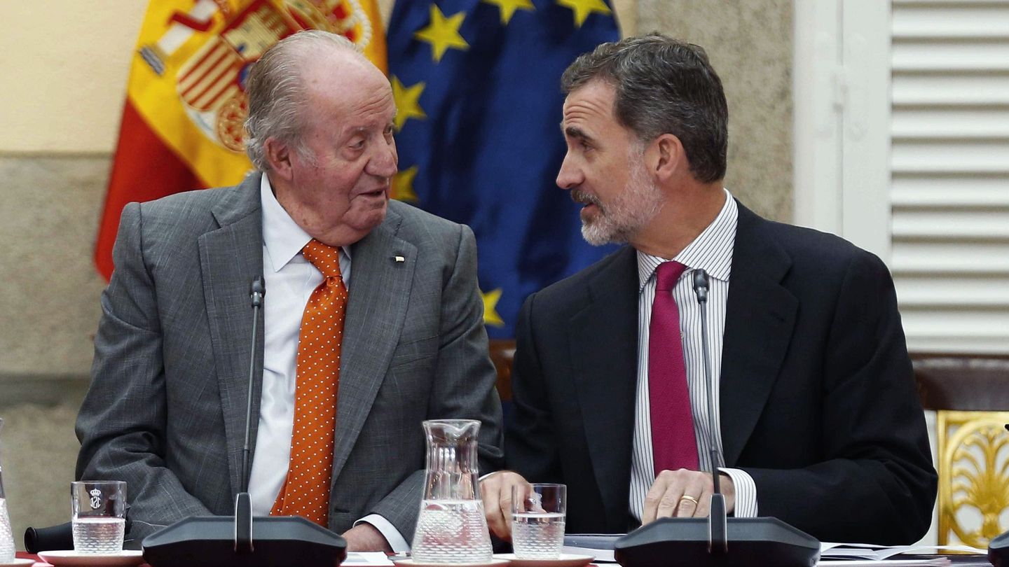 El rey Juan Carlos junto a Felipe VI. (EFE)