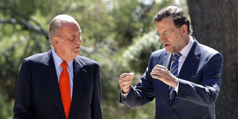 Foto: Rajoy cede a la presión de su propio partido y prorroga la ayuda de los 400€