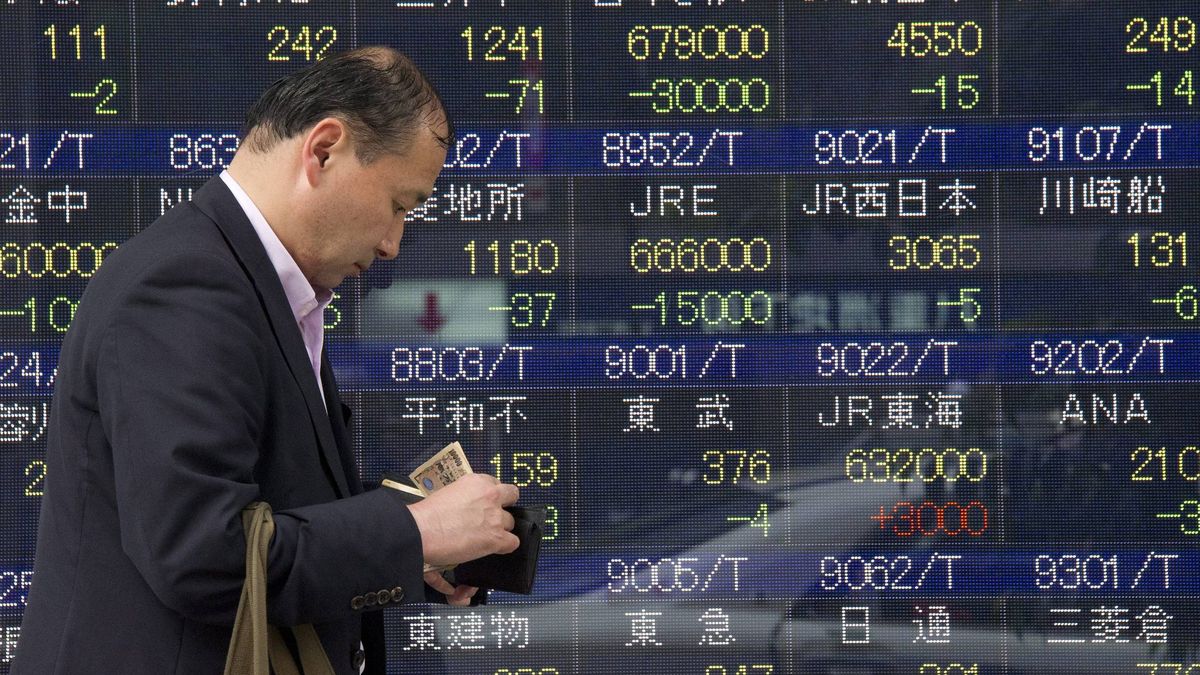 El Nikkei cae a mínimos de hace dos meses por la incertidumbre sobre EUU