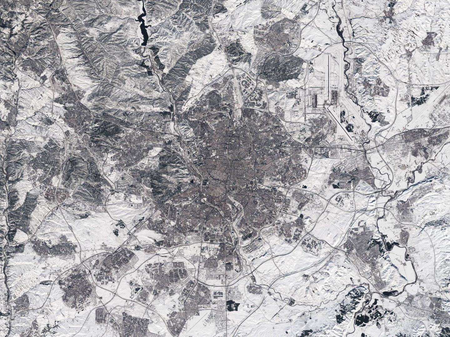 Bajo un manto de nieve, así se veía Madrid este sábado tras la nevada del siglo (ESA)
