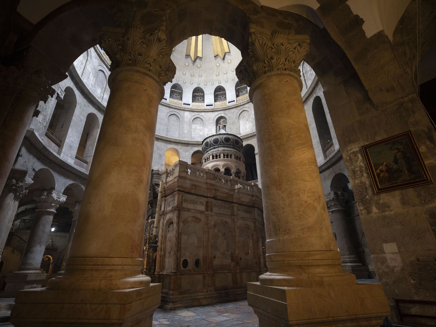La iglesia del Santo Sepulcro, vacía durante la pandemia de coronavirus, el pasado mayo. (EFE)