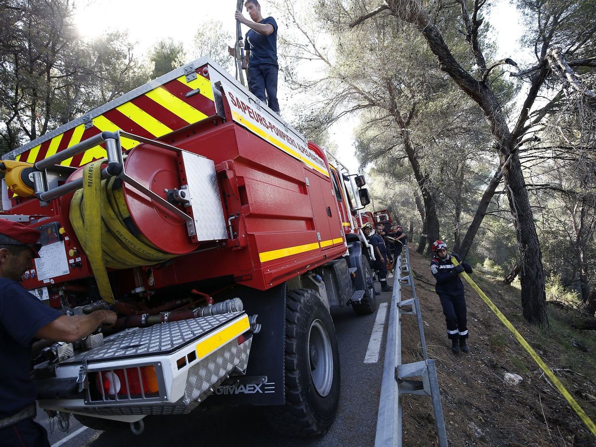 Foto: Un camión de bomberos en Francia en una imagen de archivo. (EFE/Sebastien Nogier)