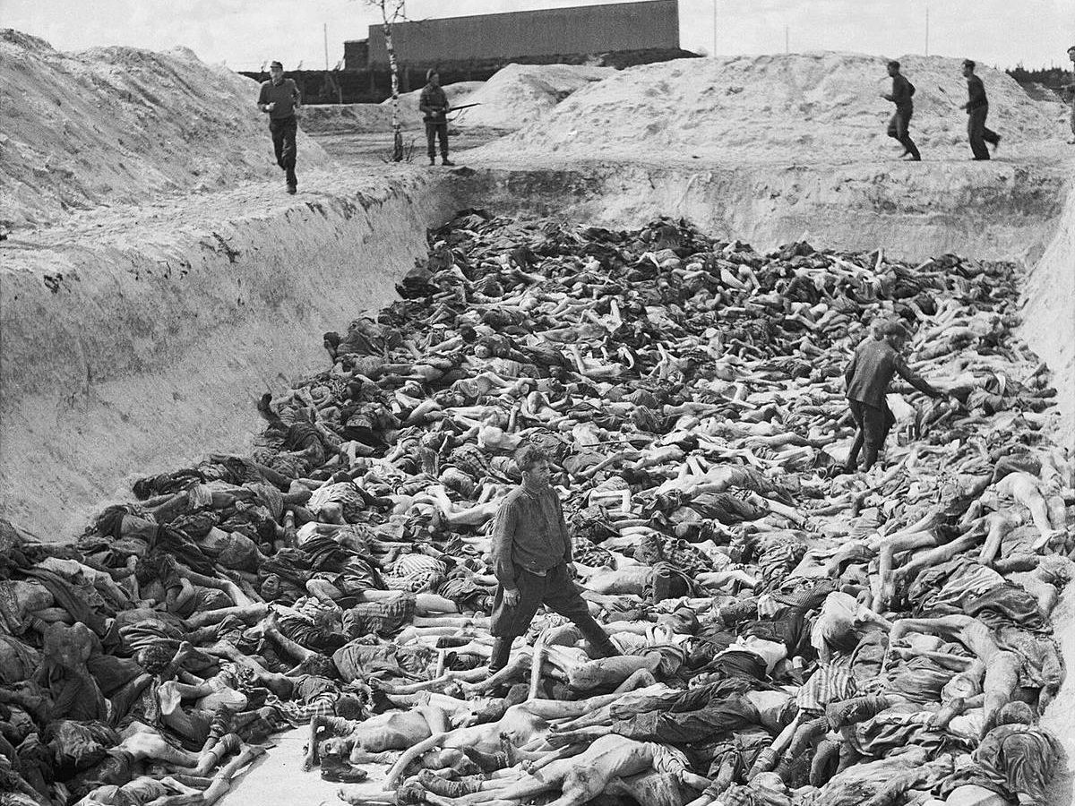 Foto: Cuerpos en Bergen-Belsen descubiertos tras la liberación 